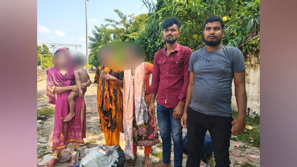 Six Bangladeshi nationals held in Tripura while en route to Jalpaiguri Six Bangladeshi nationals held in Tripura while en route to Jalpaiguri