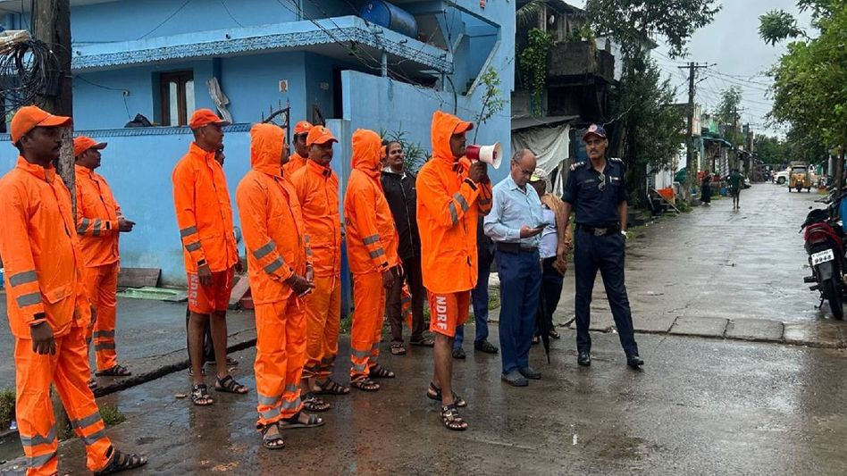 Cyclone ‘Montha’ nears Andhra coast, railways, NDRF, and states on high alert Cyclone ‘Montha’ nears Andhra coast, railways, NDRF, and states on high alert