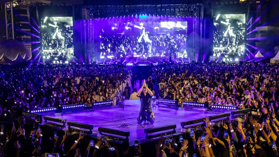 Enrique Iglesias rocks Mumbai with a high-voltage comeback after 13 years Enrique Iglesias rocks Mumbai with a high-voltage comeback after 13 years