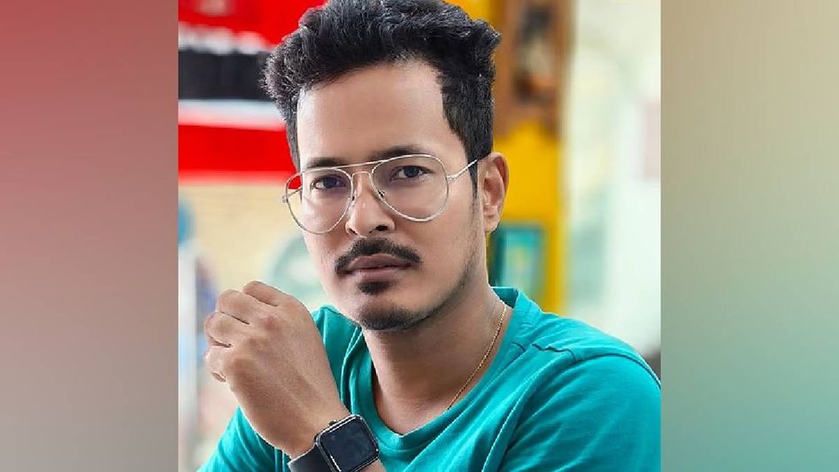 Assam: Veer Lachit Sena leader Bikash Axom surrenders before Dispur police after watching ‘Roi Roi Binale’ Assam: Veer Lachit Sena leader Bikash Axom surrenders before Dispur police after watching ‘Roi Roi Binale’