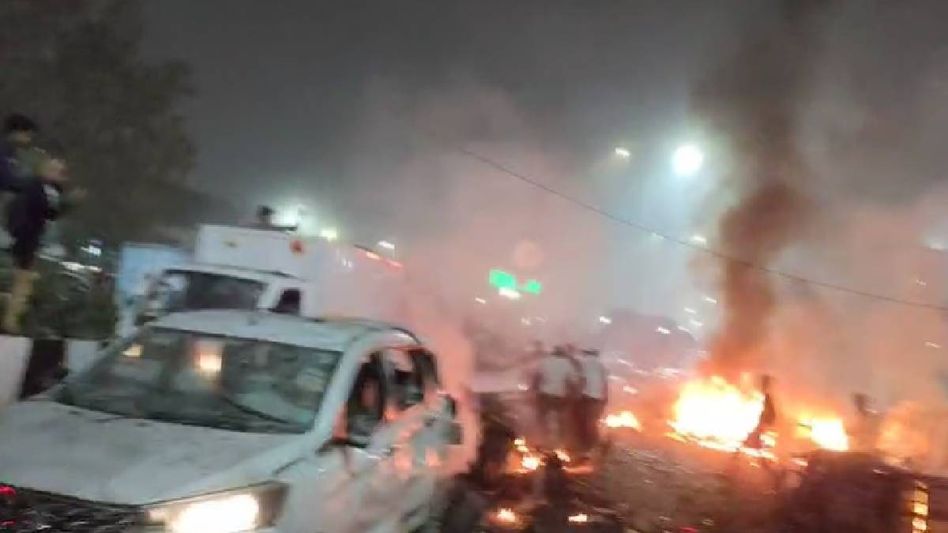 Delhi blast: NIA and NSG teams rushed to site, Amit Shah speaks to top cop Delhi blast: NIA and NSG teams rushed to site, Amit Shah speaks to top cop