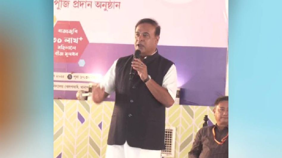 Lungi-Dhoti or Rs 10,000?: Assam CM questions Congress on welfare priorities Lungi-Dhoti or Rs 10,000?: Assam CM questions Congress on welfare priorities