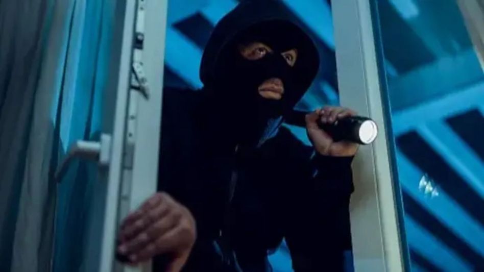 Assam man held for series of Navi Mumbai burglaries; jewellery worth Rs 12.5 lakh recovered Assam man held for series of Navi Mumbai burglaries; jewellery worth Rs 12.5 lakh recovered