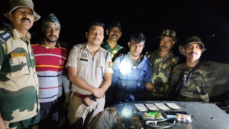Youth held with Rs 79,000 in fake currency near India-Bangladesh border in Assam's Dhubri Youth held with Rs 79,000 in fake currency near India-Bangladesh border in Assam's Dhubri
