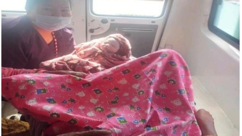 Ambulance crew performs emergency delivery in remote Roing area of Arunachal Ambulance crew performs emergency delivery in remote Roing area of Arunachal