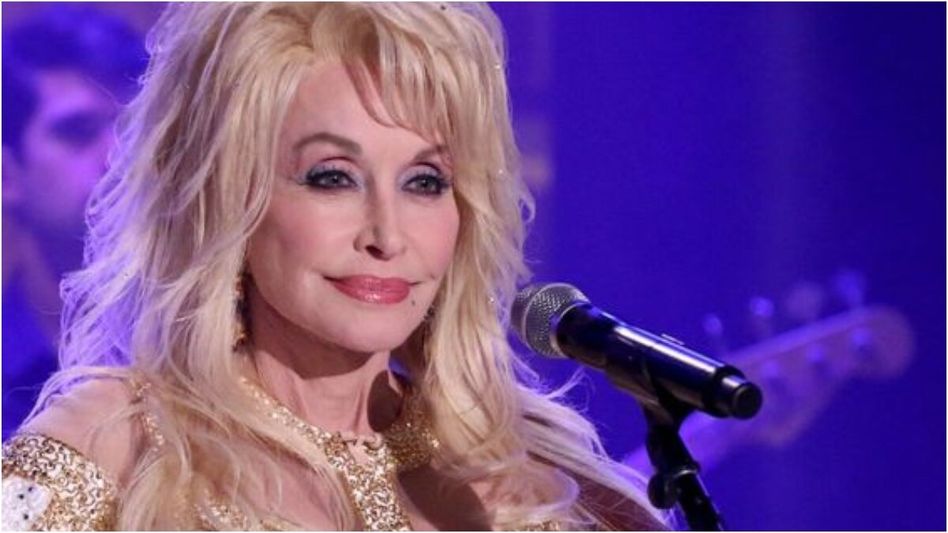 Dolly Parton receives honorary Oscar, calls recognition a 'blessing' Dolly Parton receives honorary Oscar, calls recognition a 'blessing'