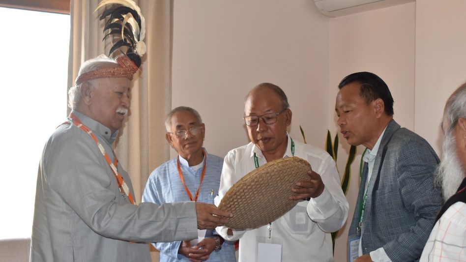 Mohan Bhagwat meets Janajati leaders in Imphal, calls for unity for lasting peace Mohan Bhagwat meets Janajati leaders in Imphal, calls for unity for lasting peace