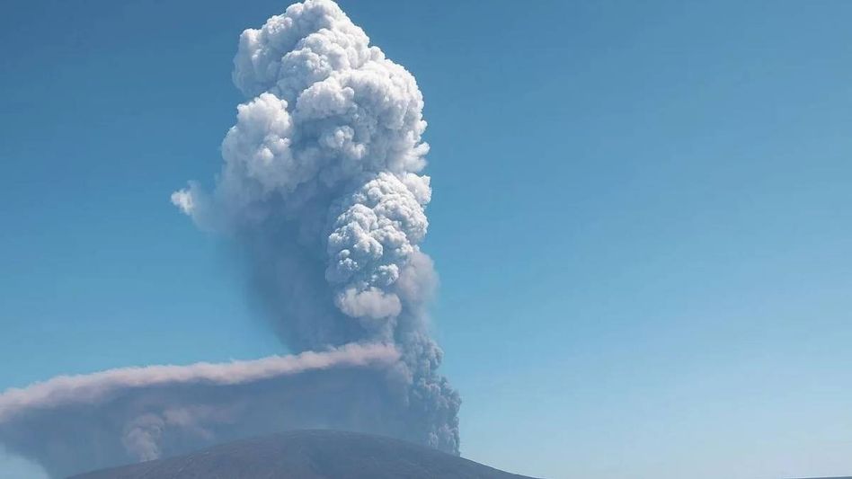 Ethiopia’s Hayli Gubbi volcano erupts after 10,000 years; sends massive ash cloud drifting toward India Ethiopia’s Hayli Gubbi volcano erupts after 10,000 years; sends massive ash cloud drifting toward India
