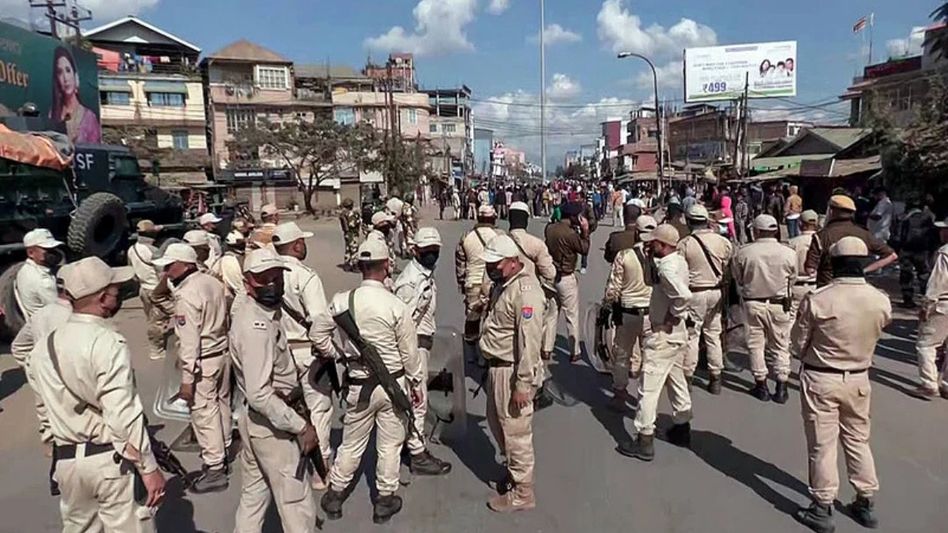 Manipur's violence-hit people, seeking to return home, clash with security forces Manipur's violence-hit people, seeking to return home, clash with security forces