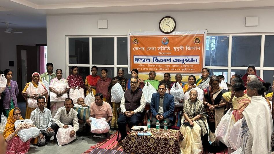 Assam's Dhubri’s Keshab Sewa Samiti distributes 50 blankets in pre-winter gesture Assam's Dhubri’s Keshab Sewa Samiti distributes 50 blankets in pre-winter gesture