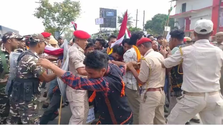 Police-protester clash in Assam's Jagiroad leaves several injured amid demand for 6th schedule status Police-protester clash in Assam's Jagiroad leaves several injured amid demand for 6th schedule status
