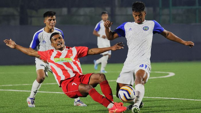 Langsning in red, Nongkseh in white