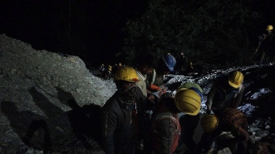 Two killed, eight injured as vehicle from Gangtok plunges into gorge on NH-10 in Kalimpong Two killed, eight injured as vehicle from Gangtok plunges into gorge on NH-10 in Kalimpong