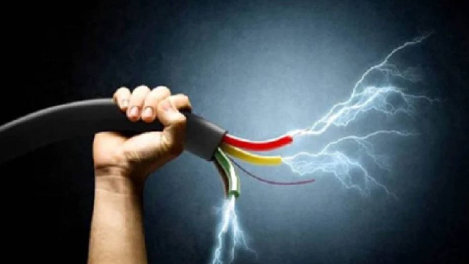 Man electrocuted to death after contact with high-voltage railway wire in Guwahati’s Chandmari Man electrocuted to death after contact with high-voltage railway wire in Guwahati’s Chandmari