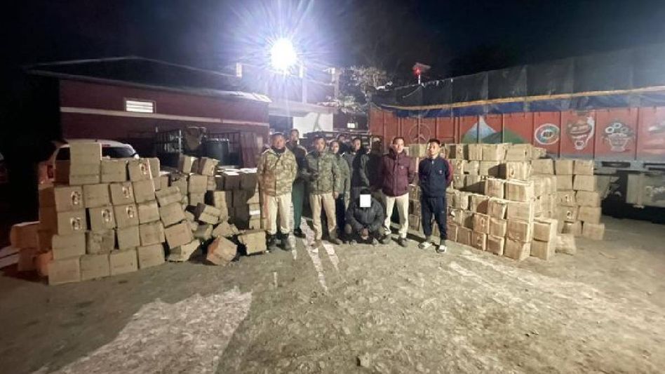 Manipur police seize 1200 cases of foreign liquor, detain truck driver in Imphal West Manipur police seize 1200 cases of foreign liquor, detain truck driver in Imphal West