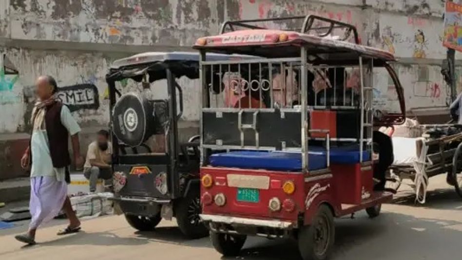 GMC to bar e-rickshaws from major Guwahati roads, unregistered vehicles to be seized GMC to bar e-rickshaws from major Guwahati roads, unregistered vehicles to be seized