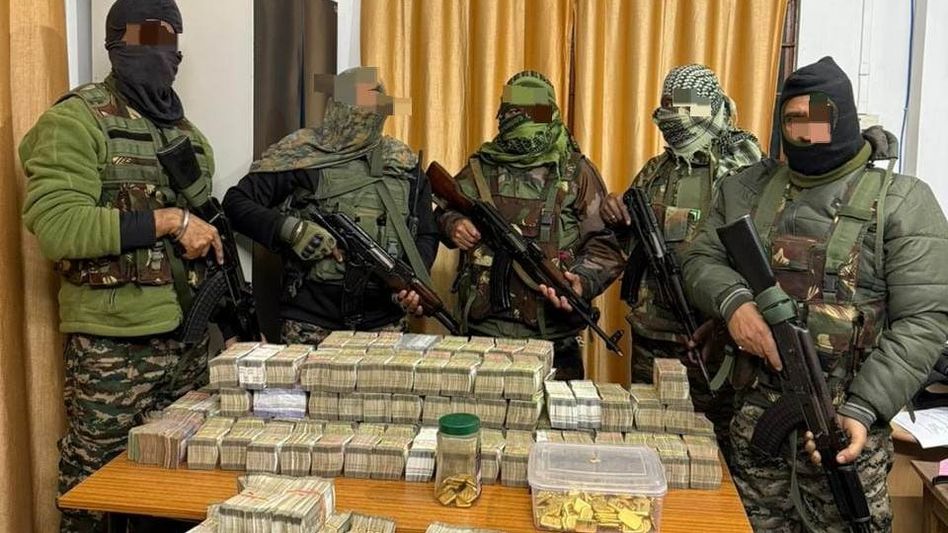 Assam Rifles, DRI seize gold and cash worth over Rs 21 crore in Tripura Assam Rifles, DRI seize gold and cash worth over Rs 21 crore in Tripura