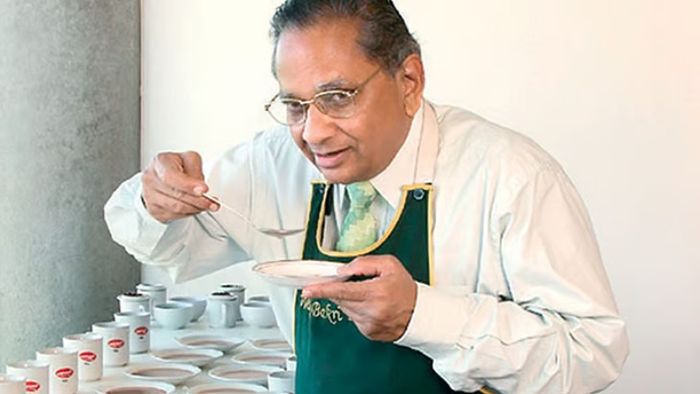 NETA honours Wagh Bakri Tea chairman Piyush Desai with lifetime achievement award