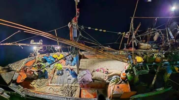 Indian Coast Guard seizes Pakistani fishing boat with nine crew near maritime boundary