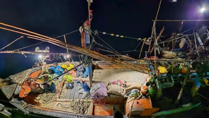 Indian Coast Guard seizes Pakistani fishing boat with nine crew near maritime boundary