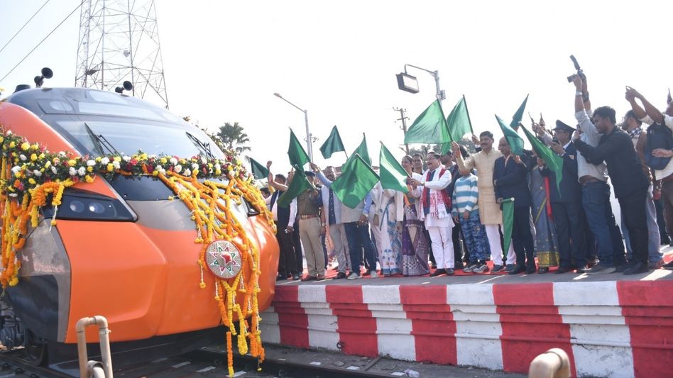 Housefull in hours: Vande Bharat sleeper tickets for Kamakhya–Howrah route sold out Housefull in hours: Vande Bharat sleeper tickets for Kamakhya–Howrah route sold out