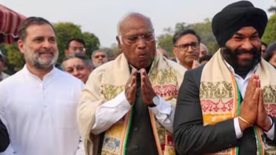 Himanta Biswa Sarma slams Rahul Gandhi for snubbing Northeast 'Patka' at ‘At Home’ reception Himanta Biswa Sarma slams Rahul Gandhi for snubbing Northeast 'Patka' at ‘At Home’ reception