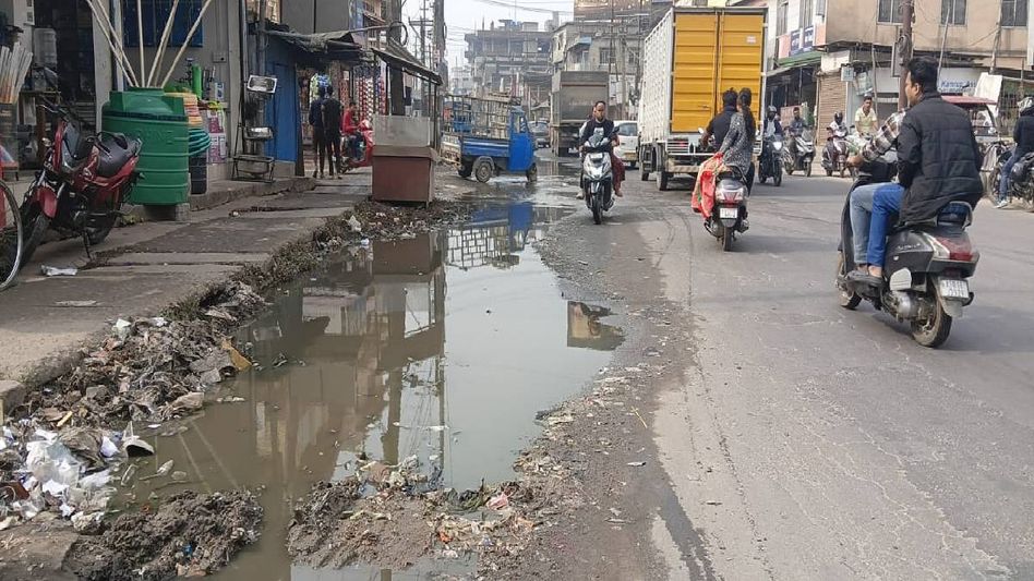 Civic neglect chokes key NH-17 stretch in Assam’s major market hub as drainage project fails Civic neglect chokes key NH-17 stretch in Assam’s major market hub as drainage project fails
