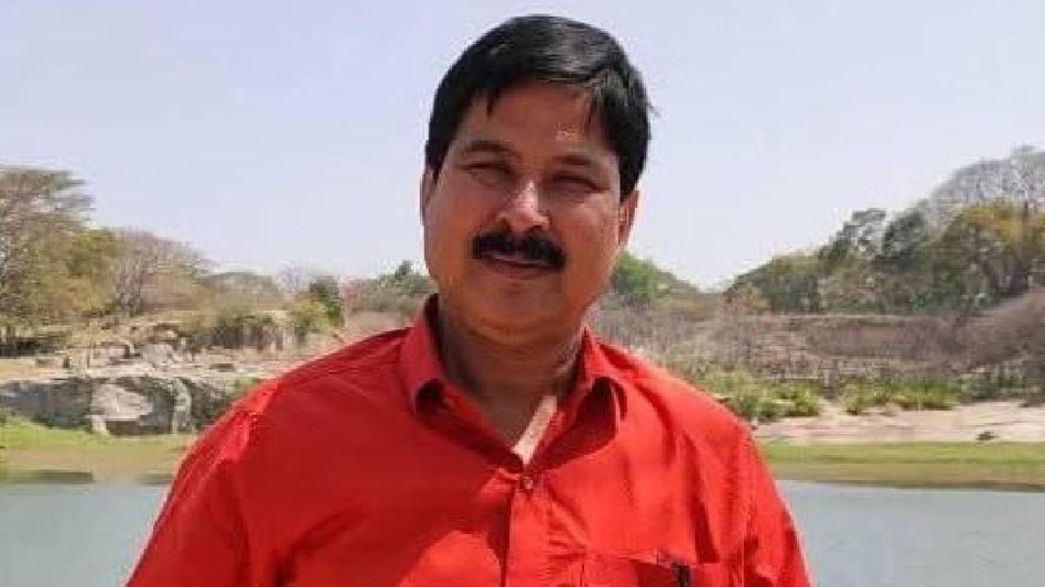 Assam: Former Congress leader and land broker, Anowar Hussain, arrested in Guwahati with over Rs 1.5 crore in cash and cheques Assam: Former Congress leader and land broker, Anowar Hussain, arrested in Guwahati with over Rs 1.5 crore in cash and cheques