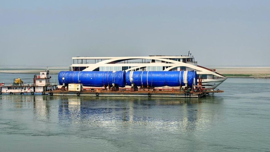 Luxury cruise, industrial cargo move together on Brahmaputra’s NW-2 in Assam’s Dhubri Luxury cruise, industrial cargo move together on Brahmaputra’s NW-2 in Assam’s Dhubri