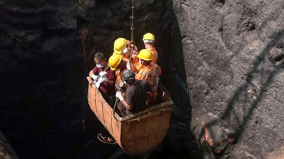 Meghalaya: East Jaintia Hills bans illegal coal mining, seizes assets in Thangsko crackdown Meghalaya: East Jaintia Hills bans illegal coal mining, seizes assets in Thangsko crackdown