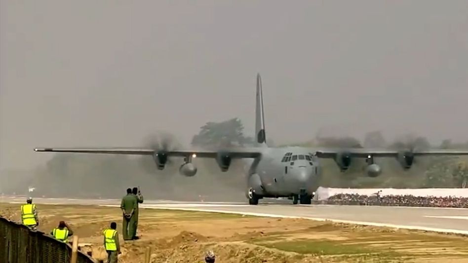 PM makes historic landing at Northeast’s first emergency landing facility in Assam PM makes historic landing at Northeast’s first emergency landing facility in Assam