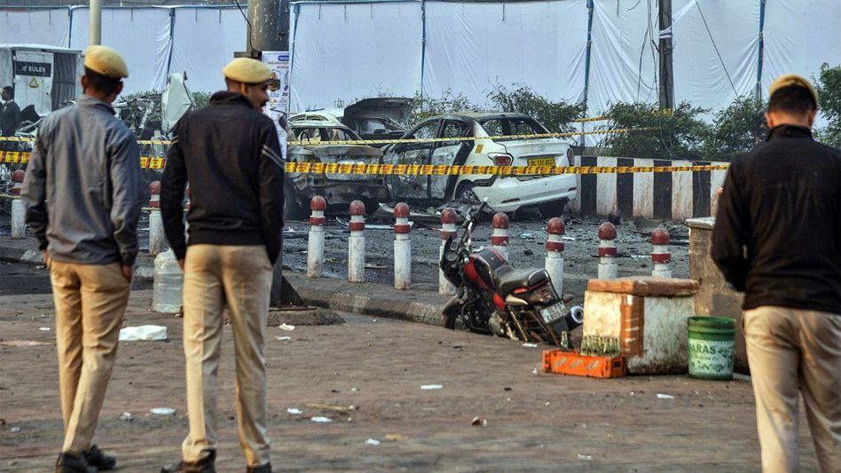 Terror alert in Delhi: Intel warns of threat to key religious places, Red Fort on target list of LeT Terror alert in Delhi: Intel warns of threat to key religious places, Red Fort on target list of LeT