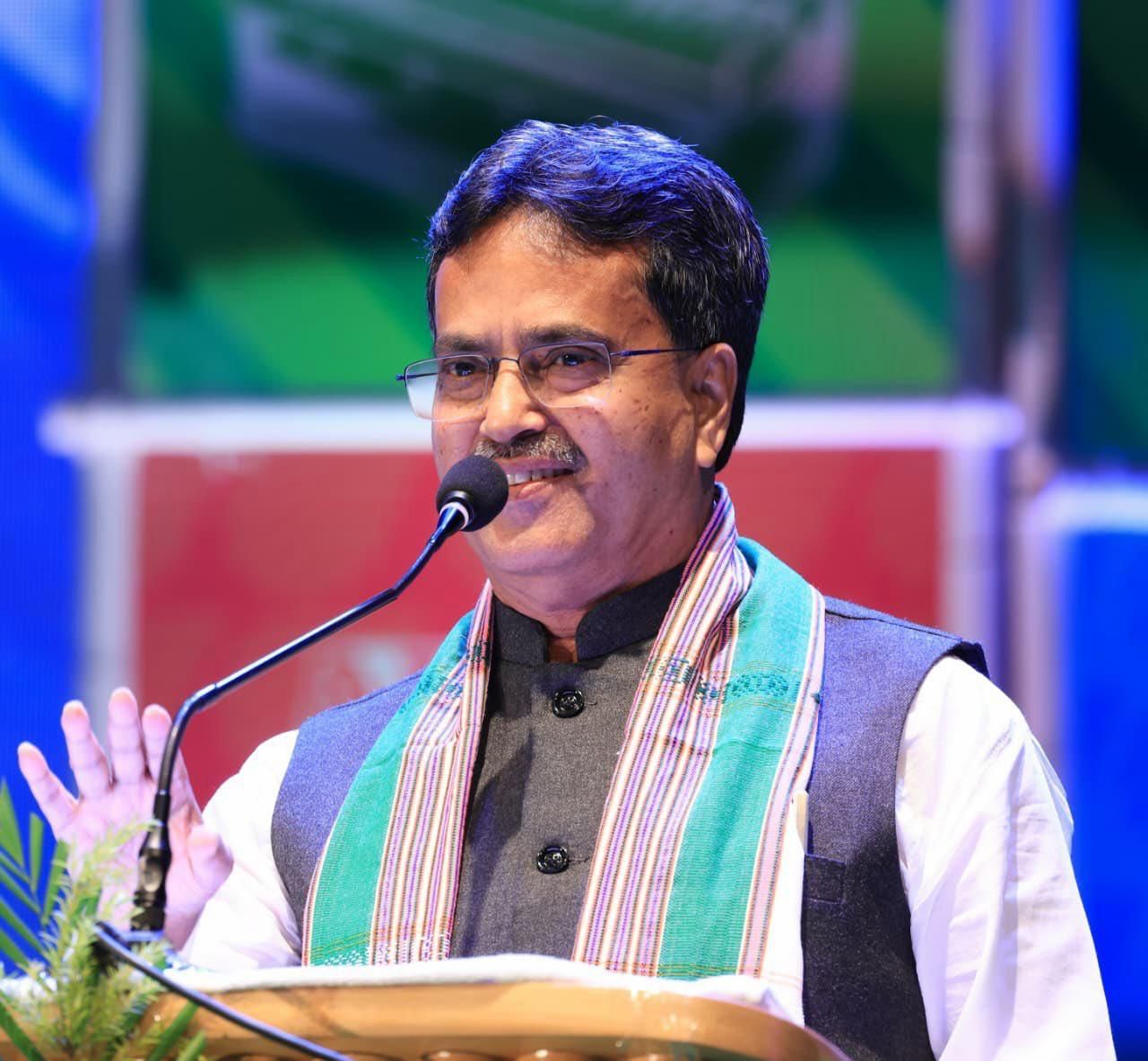 Prof (Dr) Manik Saha