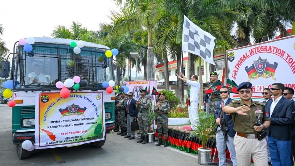 Manipur CM flags off National Integration Tour, engages Kuki youths with “Bu na neh tah am” Manipur CM flags off National Integration Tour, engages Kuki youths with “Bu na neh tah am”