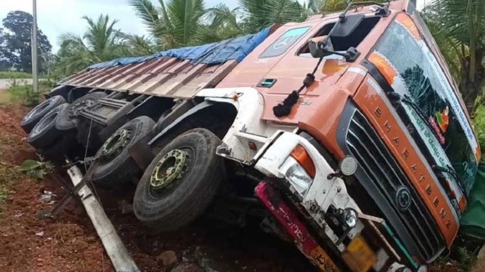 One dead, three injured as coal-laden truck overturns in Meghalaya's East Jaintia Hills One dead, three injured as coal-laden truck overturns in Meghalaya's East Jaintia Hills
