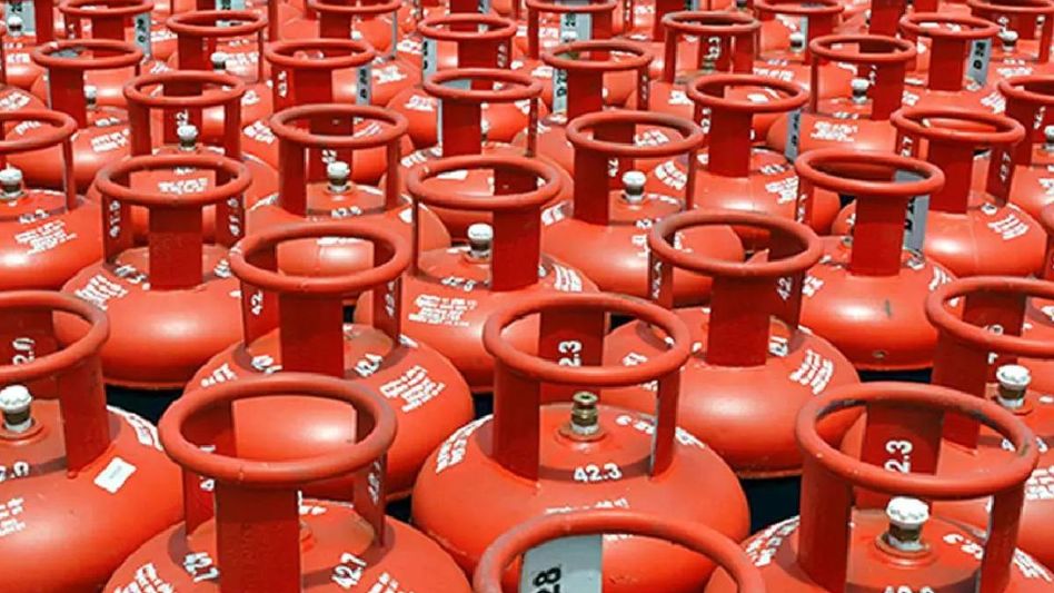 LPG price hike sparks rush at agencies in Guwahati, domestic cylinders costlier by Rs 60 LPG price hike sparks rush at agencies in Guwahati, domestic cylinders costlier by Rs 60