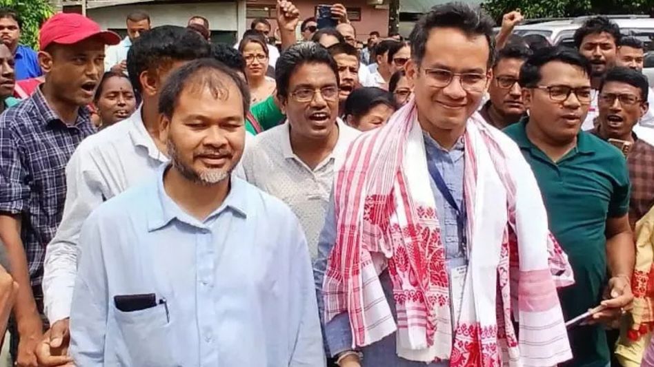 While Akhil Gogoi goes live from Kaziranga Orchid Park, Gaurav Gogoi lunches nearby and moves on While Akhil Gogoi goes live from Kaziranga Orchid Park, Gaurav Gogoi lunches nearby and moves on