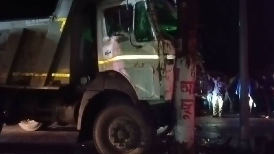 Speeding dumper rams into e-rickshaw in Assam’s Morigaon, three injured Speeding dumper rams into e-rickshaw in Assam’s Morigaon, three injured