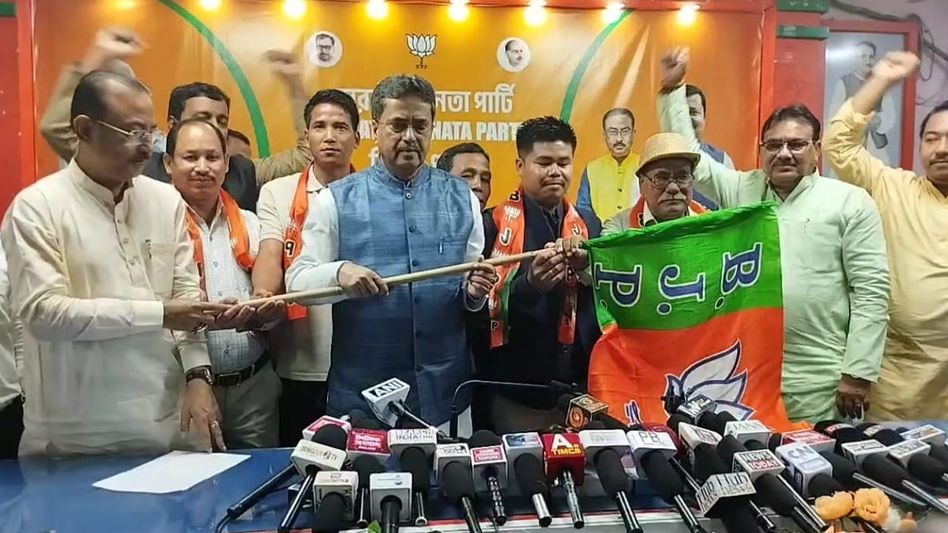 Ahead of Tripura district council polls, five Tipra Motha leaders defect to BJP alleging corruption , no proper portfolios Ahead of Tripura district council polls, five Tipra Motha leaders defect to BJP alleging corruption , no proper portfolios