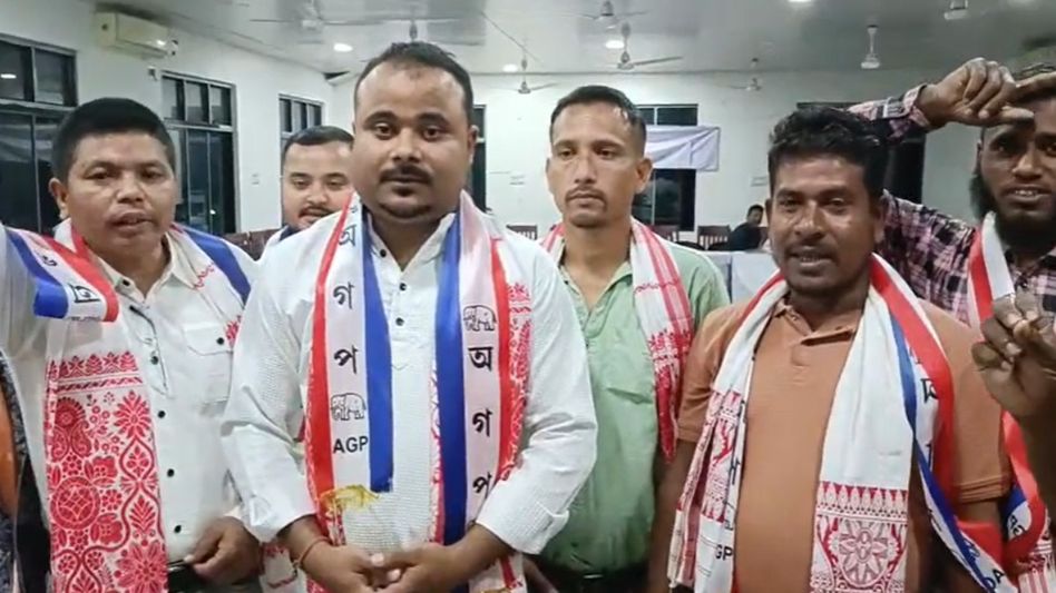 Mass exodus in Kaliabor Congress: Youth leader joins AGP with over 100 workers Mass exodus in Kaliabor Congress: Youth leader joins AGP with over 100 workers