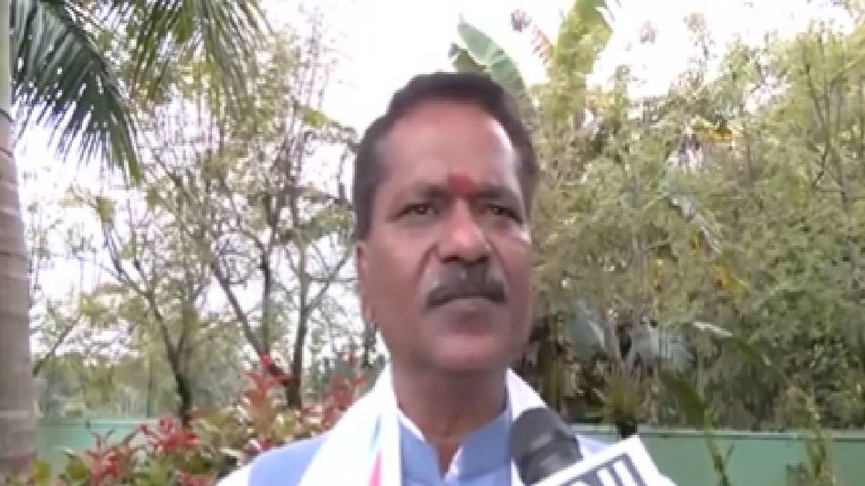 Congress ‘decimated’ in Assam due to weak leadership: Ashok Singhal Congress ‘decimated’ in Assam due to weak leadership: Ashok Singhal