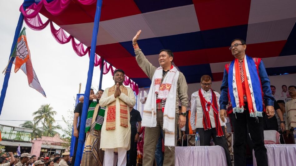 Pema Khandu campaigns in Sonapur, backs NDA candidate in Assam's Nawboicha Pema Khandu campaigns in Sonapur, backs NDA candidate in Assam's Nawboicha