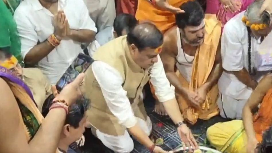 Himanta Biswa Sarma offers prayers at Baidyanath Temple ahead of Assam polls Himanta Biswa Sarma offers prayers at Baidyanath Temple ahead of Assam polls