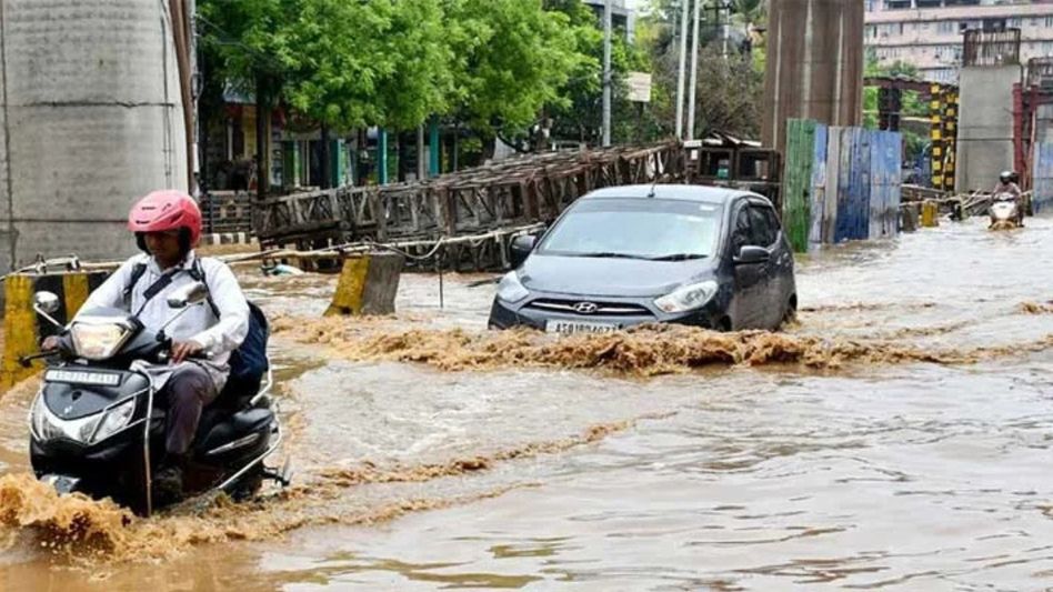 Guwahati admin issues show-cause notice over NH waterlogging, cites lapses ahead of monsoon Guwahati admin issues show-cause notice over NH waterlogging, cites lapses ahead of monsoon