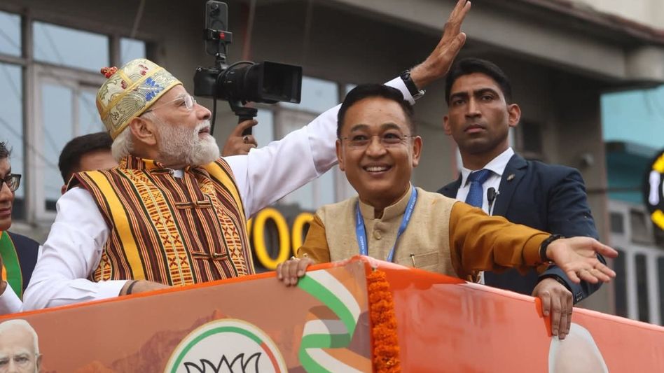 PM Modi receives grand welcome in Gangtok, begins roadshow during Sikkim statehood celebrations PM Modi receives grand welcome in Gangtok, begins roadshow during Sikkim statehood celebrations