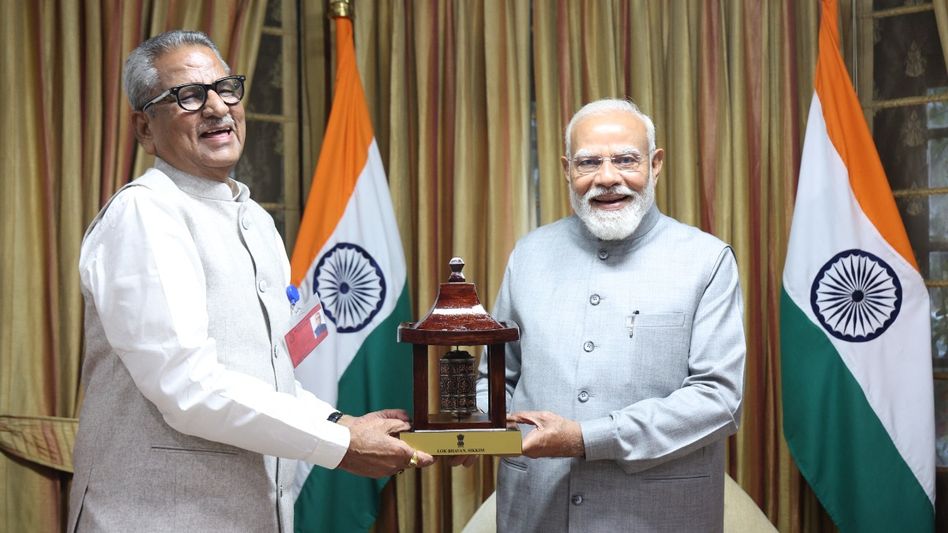 PM Modi reaches Raj Bhavan in Gangtok, to attend statehood golden jubilee event PM Modi reaches Raj Bhavan in Gangtok, to attend statehood golden jubilee event