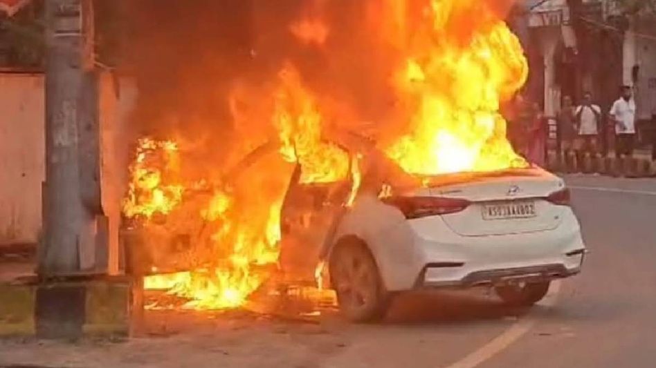 Assam: Three injured after vehicle bursts into flames following crash in Golaghat Assam: Three injured after vehicle bursts into flames following crash in Golaghat