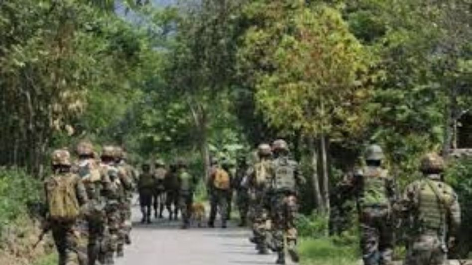Two ULFA (I) cadres surrender before security forces at Arunachal's Pangsu Pass Two ULFA (I) cadres surrender before security forces at Arunachal's Pangsu Pass