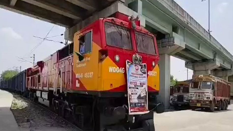 Western Railway dispatches 4,200 quintals of cumin from Gujarat to Assam by special parcel train Western Railway dispatches 4,200 quintals of cumin from Gujarat to Assam by special parcel train
