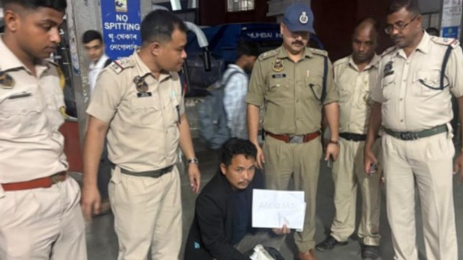 Fake currency worth Rs 2.45 lakh seized at Guwahati ISBT; Arunachal youth detained Fake currency worth Rs 2.45 lakh seized at Guwahati ISBT; Arunachal youth detained